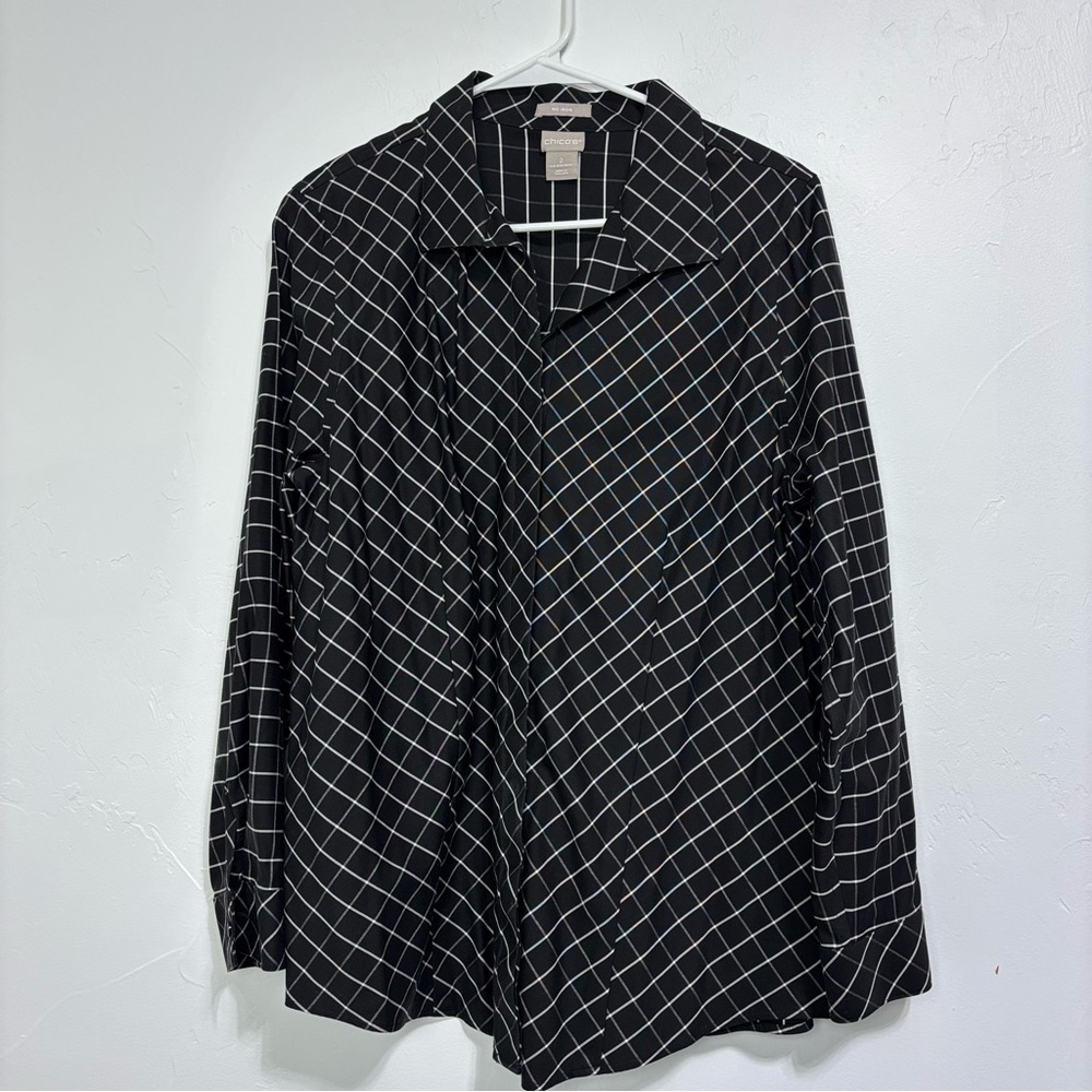 Chico's Women's Button Front Shirt Size 2/ 12-14 No Iron Black White Office